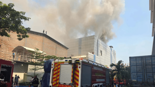 টঙ্গীতে ড্রাগ ইন্টারন্যাশনালের ওষুধ কারখানায় আগুন, নিয়ন্ত্রণে ২১ ইউনিট